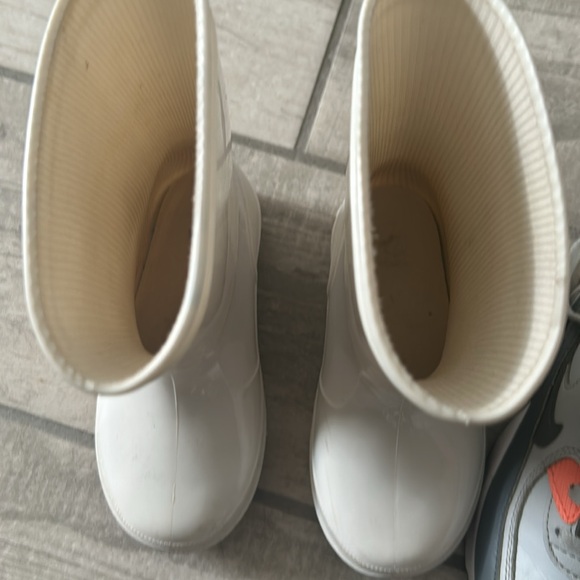 Shoes size 8 and 8 1/2 - Picture 13 of 13